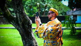 Solo Traveler becomes a King in Hue Imperial City